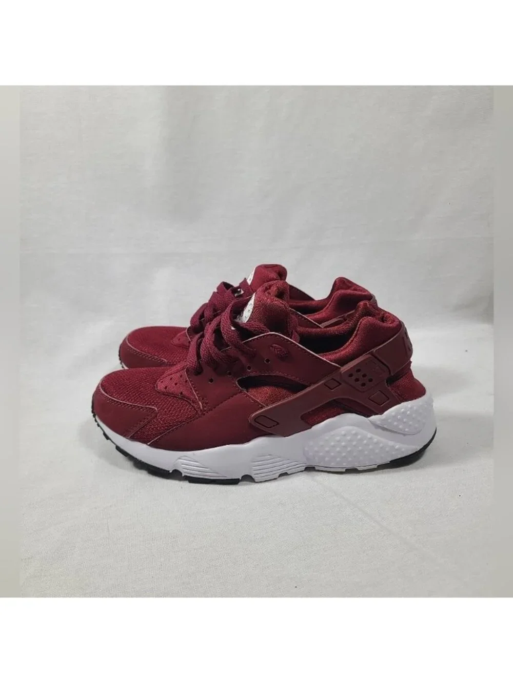 Nike air huarache shoes- Youth Size 5.5/ Womens Size 7